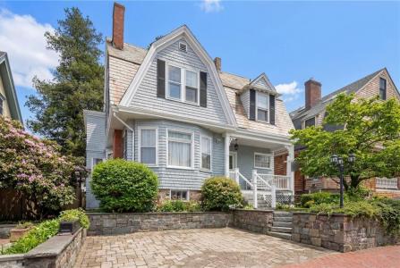 34 Bull Street, Newport, Rhode Island 02840, USA