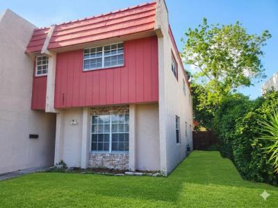 7931 SW 7th Place, North Lauderdale, Florida 33068, USA