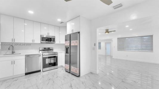 3375 SW 1st St, Miami, Florida 33135, USA