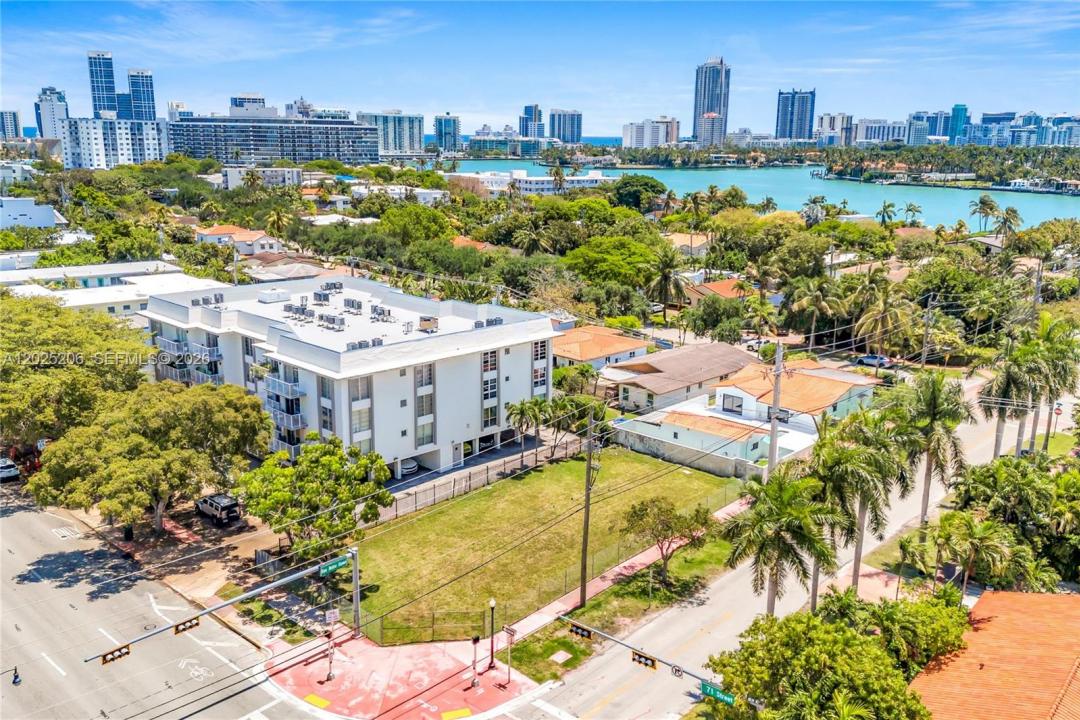 1240 71st St, Miami Beach, Florida 33141, USA