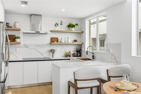 1975 Calais Dr 5, Miami Beach, Florida 33141, USA
