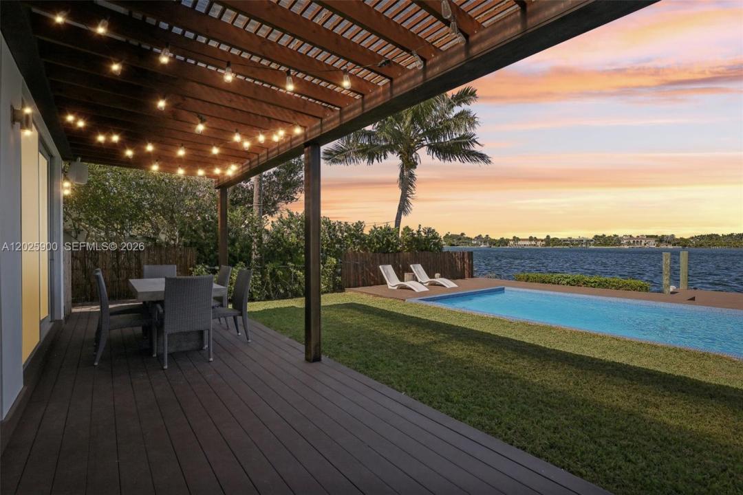 1231 Stillwater Dr, Miami Beach, Florida 33141, USA