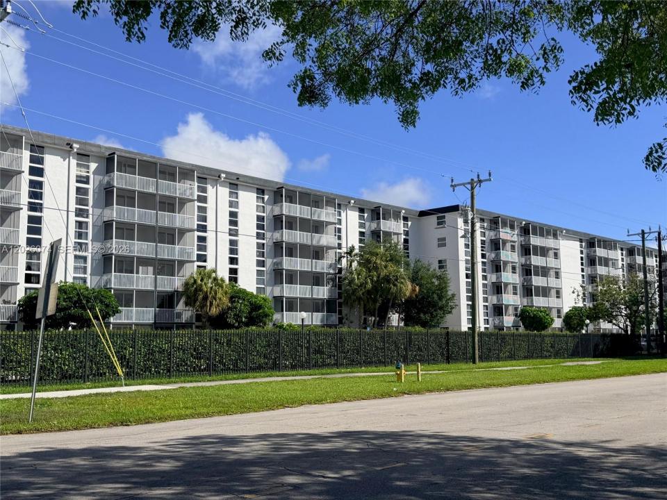 16851 NE 23rd Ave B601, North Miami Beach, Floride 33160, États-Unis