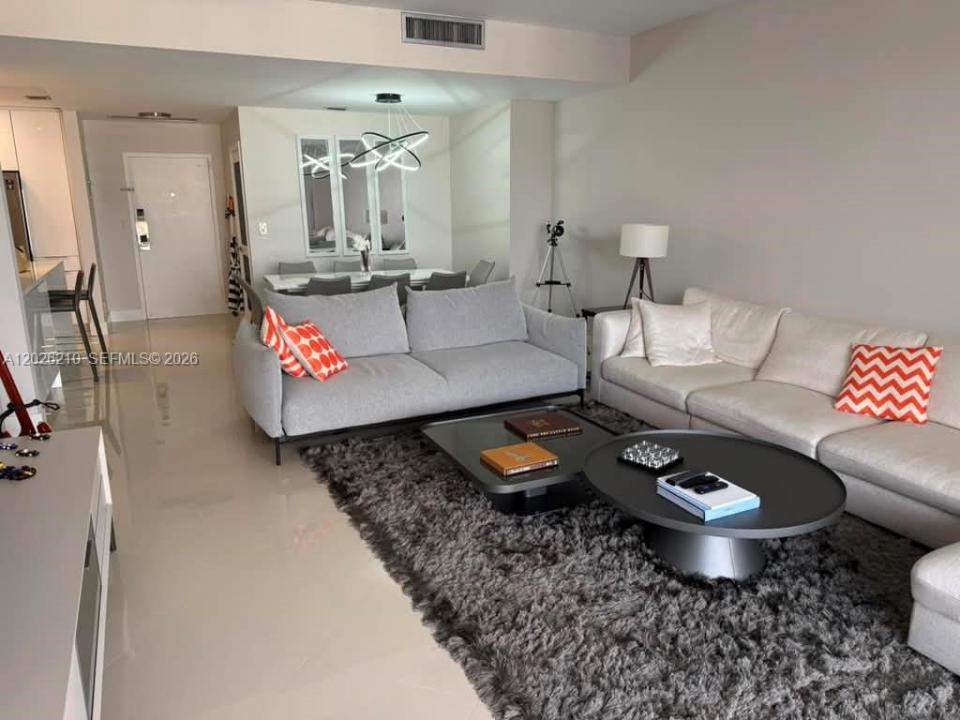 2500 Parkview Dr 2518, Hallandale Beach, Florida 33009, USA