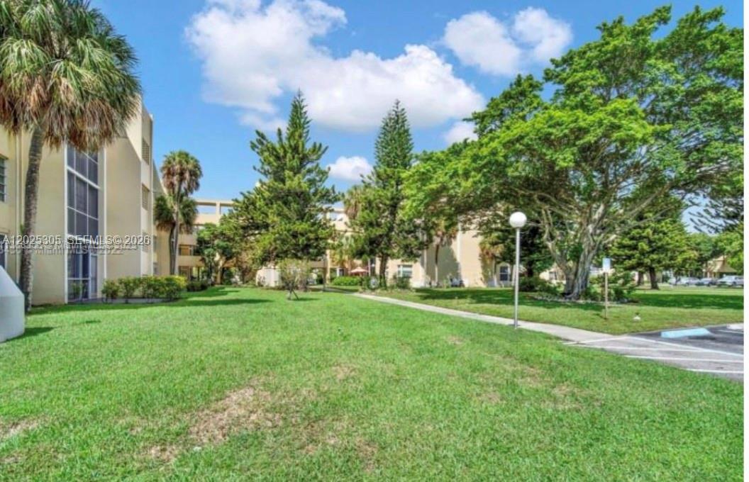 942 NE 199th St 102, Miami, Florida 33179, USA