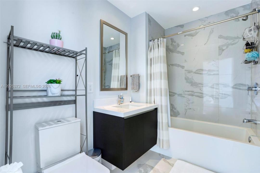 851 NE 1st Ave 3909, Miami, Florida 33132, USA