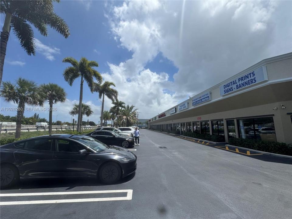 590 SW 9th Ter 9-11, Pompano Beach, Florida 33069, Stati Uniti