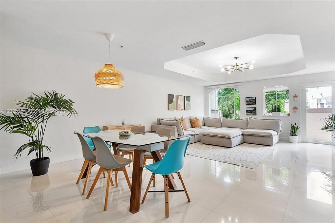 2704 NE 184th Ter, Aventura, Florida 33160, Stati Uniti