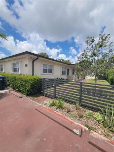 1052 SW 79th Ave ., Miami, Florida 33144, USA