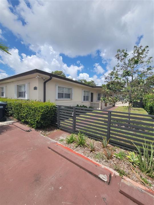 1052 SW 79th Ave ., Miami, Floride 33144, États-Unis