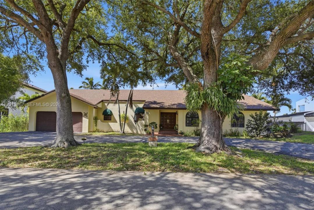 7200 N Oakmont Dr, Hialeah, Florida 33015, USA