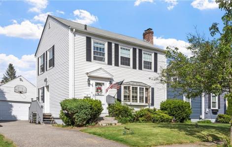 21 Brookwood Road, Cranston, Rhode Island 02920, USA
