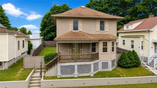 17 Woodward Avenue, East Providence, Rhode Island 02914, USA
