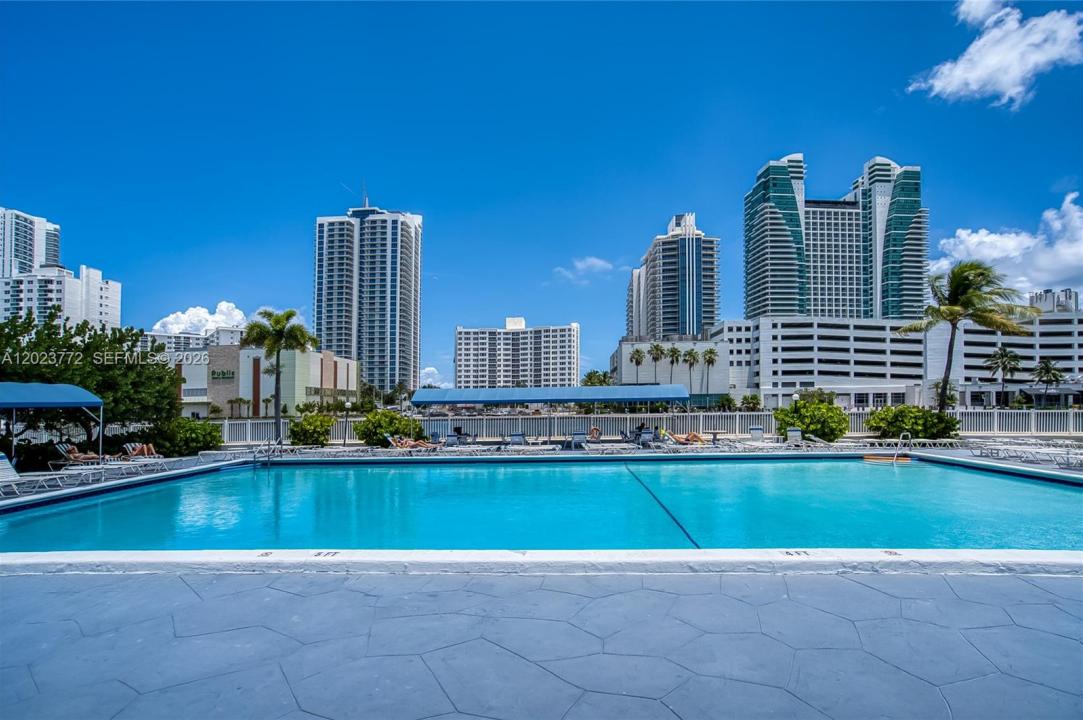 600 SW Parkview Dr 505, Hallandale Beach, Florida 33009, Stati Uniti