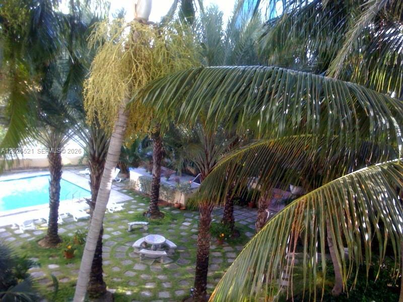 2421 Lake Pancoast Dr 3B, Miami Beach, Floryda 33140, USA