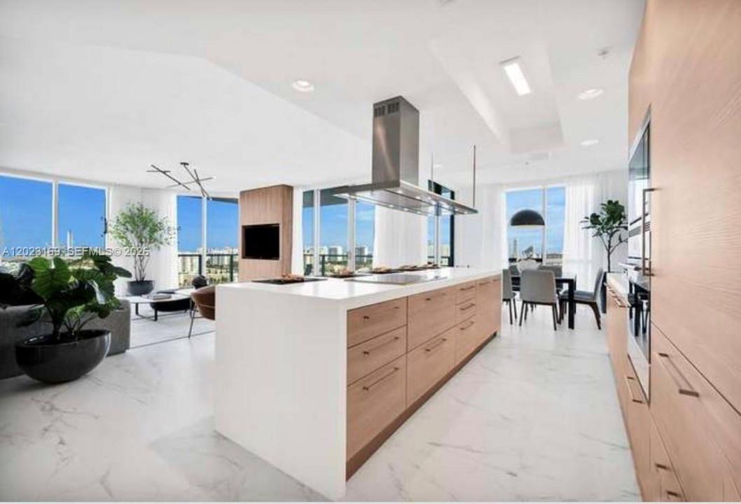 17111 Biscayne Blvd 2209, North Miami Beach, Florida 33160, Stati Uniti