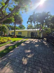 8040 SW 63rd Pl, Miami, Florida 33143, USA