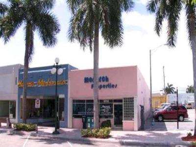 2012 Hollywood Bl D, Hollywood, Florida 33020