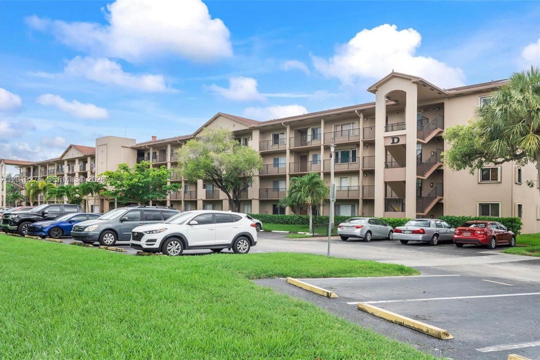 13700 SW 14th St 411D, Pembroke Pines, Florida 33027, USA