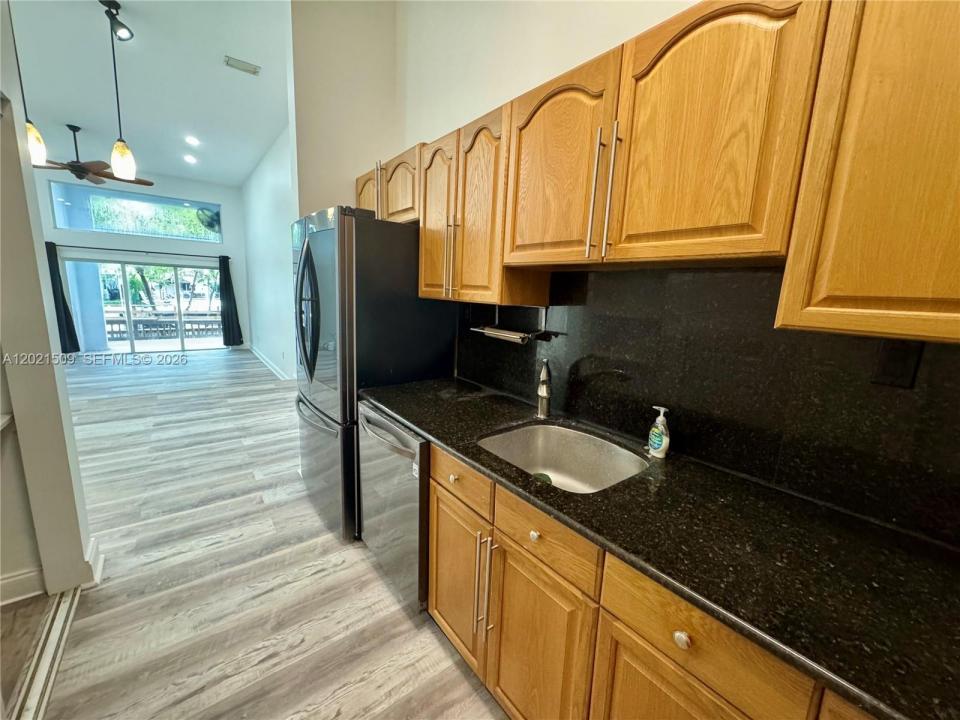 2408 NE 135th St 2408, North Miami, Floride 33181, États-Unis