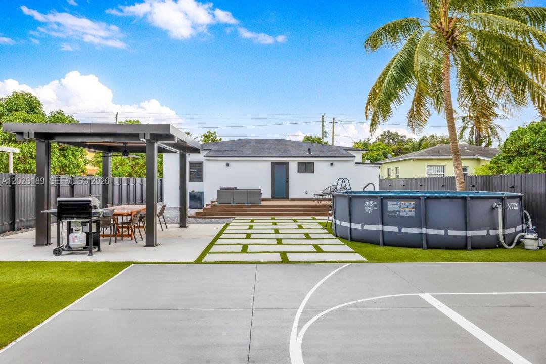 121 NW 53rd St, Miami, פלורידה 33127, ארצות הברית של אמריקה