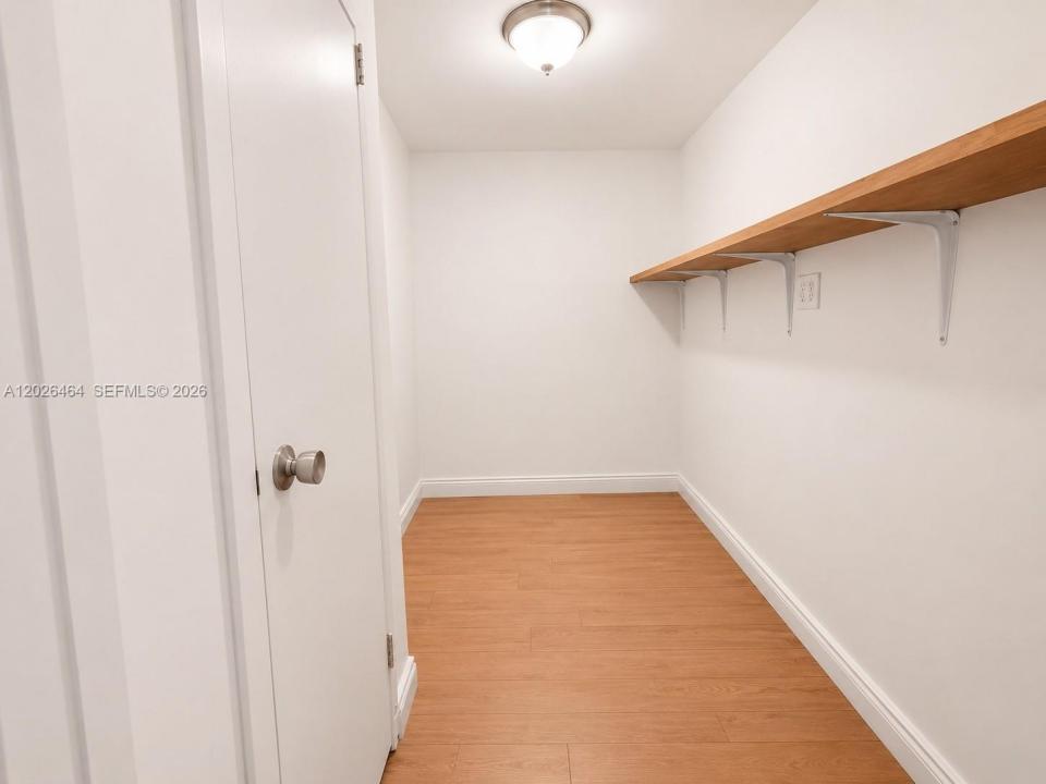 5401 Collins Ave 1022, Miami Beach, Florida 33140, USA