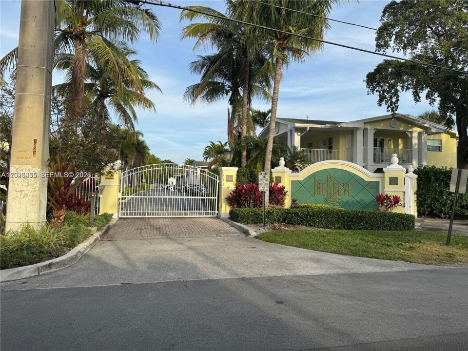 2660 NE 8th Ave 107, Wilton Manors, Floryda 33334, USA