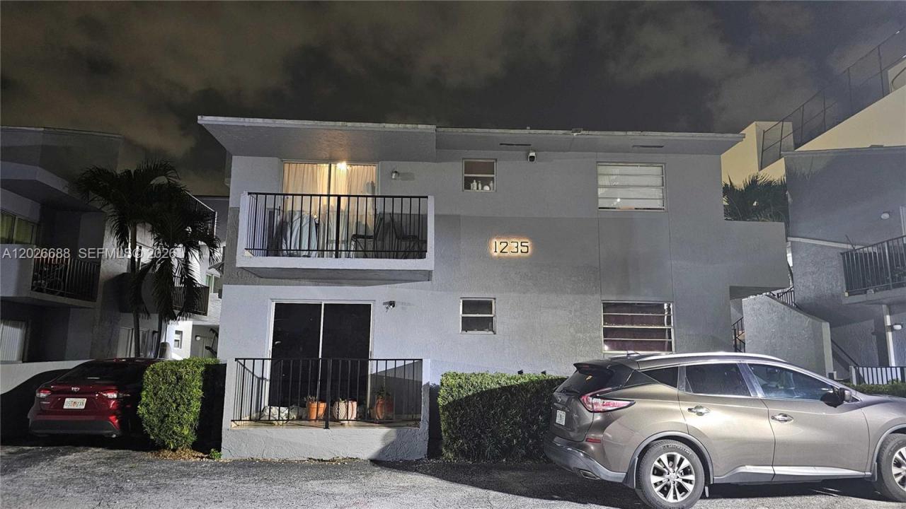 1235 NW 6th St 3, Miami, Florida 33125, Stati Uniti