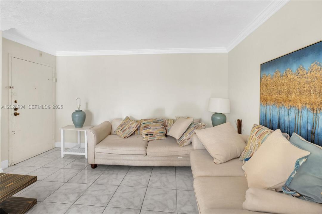 496 NW 165th St Rd D-616, Miami, Florida 33169, Stati Uniti