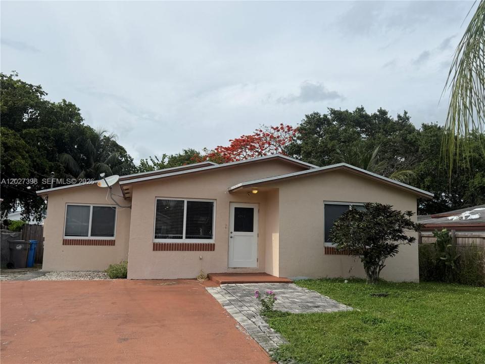 4711 SW 23rd St 0, West Park, Florida 33023, USA
