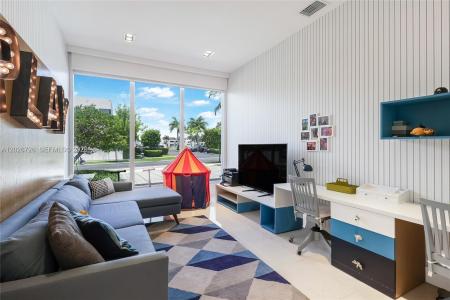 7441 NW 102nd Ct, Doral, Florida 33178