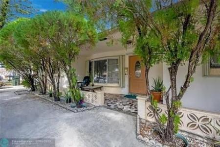 1109 NE 4th Ct, Hallandale Beach, Florida 33009, USA