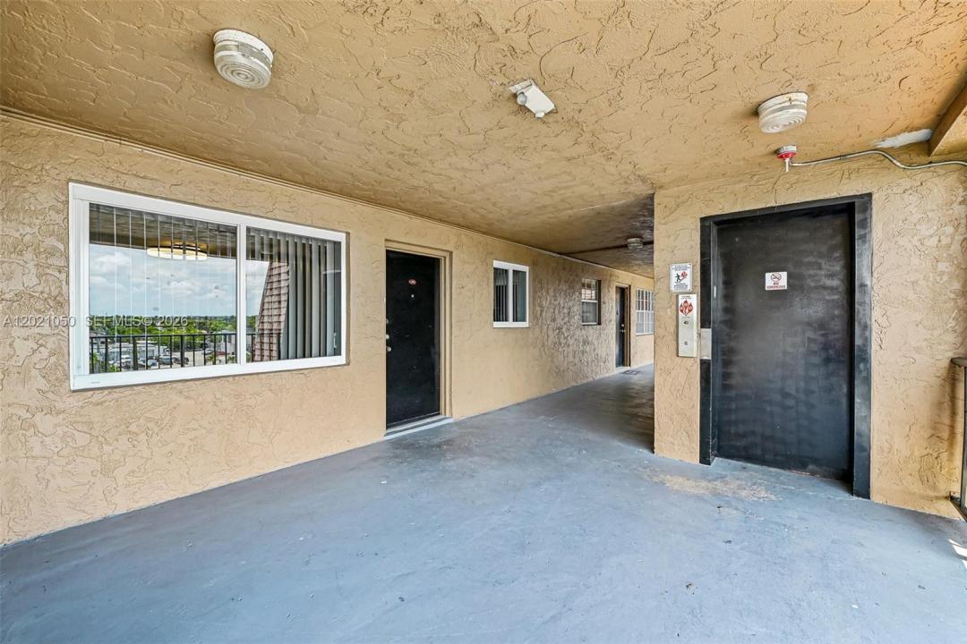 6575 W 4th Ave 507, Hialeah, Florida 33012, USA