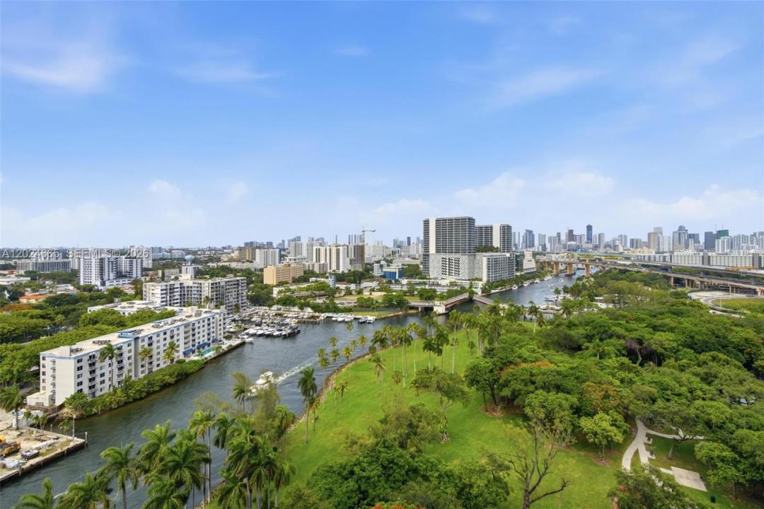 1861 NW S River Dr 2008, Miami, Floryda 33125, USA