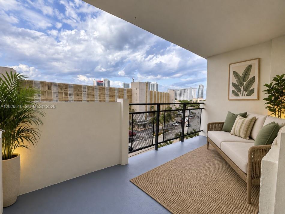401 Golden Isles Dr 614, Hallandale Beach, Floride 33009, États-Unis