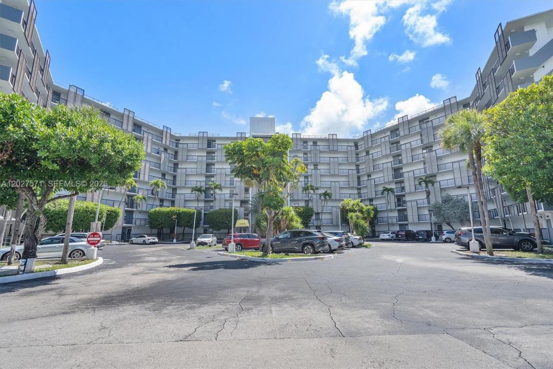20400 W Country Club Dr 214, Aventura, Florida 33180, USA