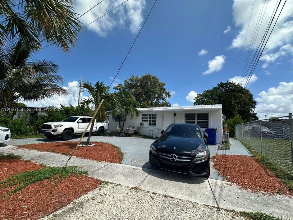 685 SW 7th Ter, Dania Beach, Floryda 33004, USA