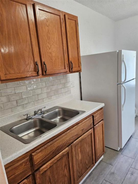 709 NE 4th Ct 2, Hallandale Beach, Florida 33009, USA