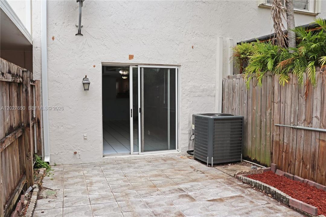 15006 SW 80th Ter 913, Miami, Florida 33193, USA