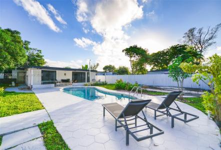 415 NW 133rd St 415, North Miami, فلوريدا 33168, الولايات المتحدة