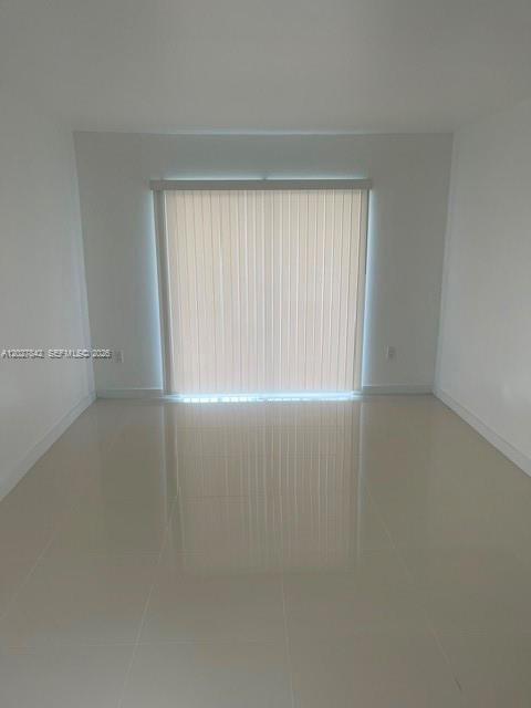 16465 NE 22nd Ave 110, North Miami Beach, Floride 33160, États-Unis