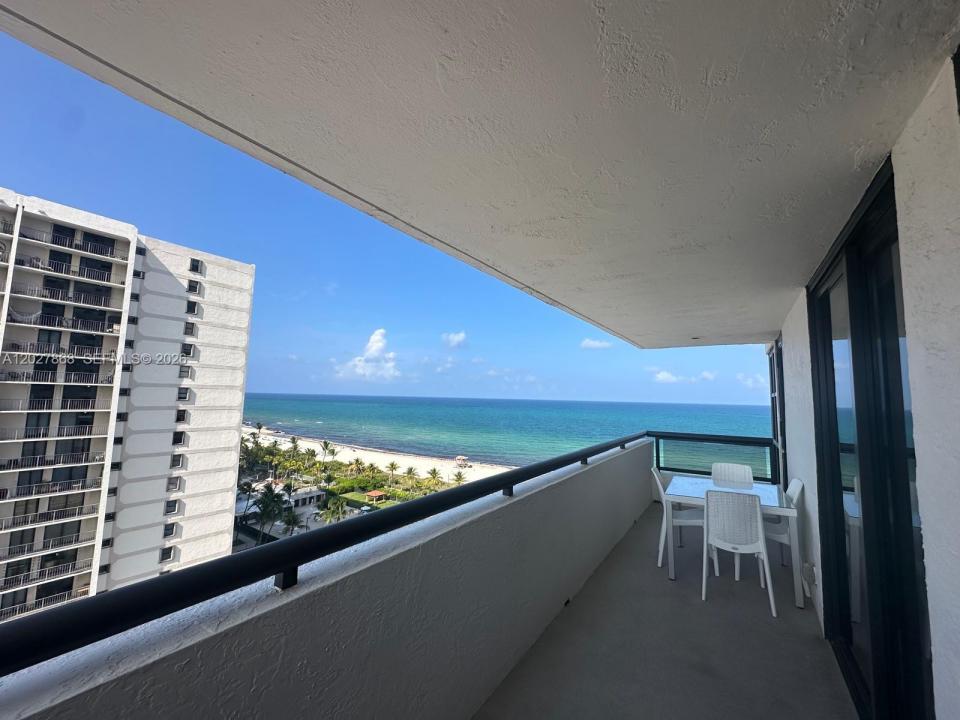 2555 Collins Ave 1400, Miami Beach, Floride 33140, États-Unis