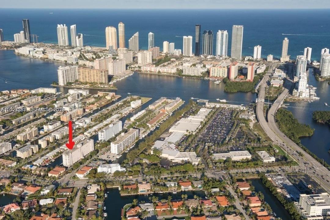 3545 NE 166th St 1004, North Miami Beach, Florida 33160, Stati Uniti