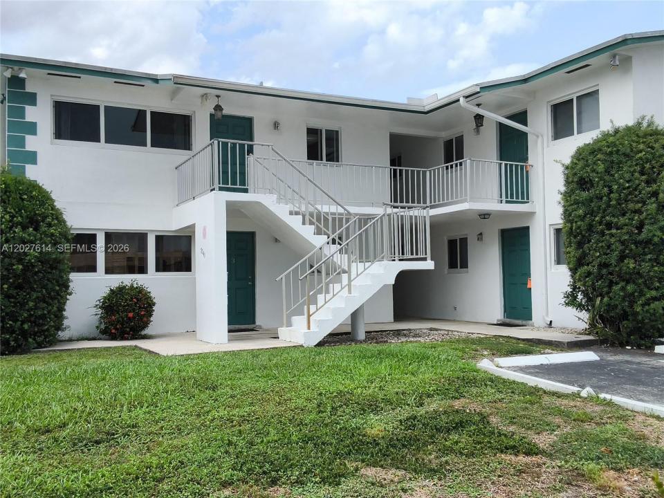 7041 Pembroke Rd 2, Pembroke Pines, Florida 33023, Estados Unidos