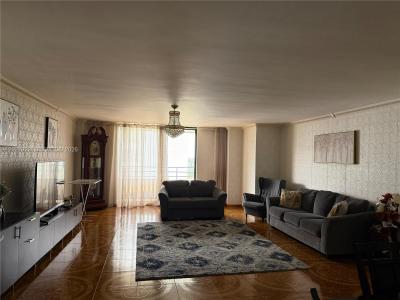 2500 Parkview Dr 1712, Hallandale Beach, Florida 33009, USA