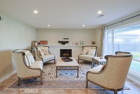 Julie Beth, Cypress, California 90630, Stati Uniti
