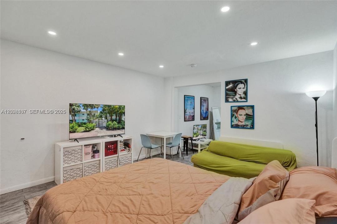 911 Meridian Ave 104, Miami Beach, Floride 33139, États-Unis