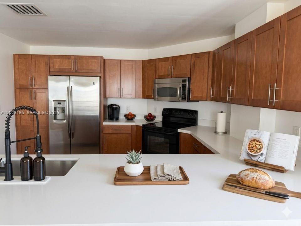 8390 SW 72nd Ave 519, Miami, Florida 33143, USA