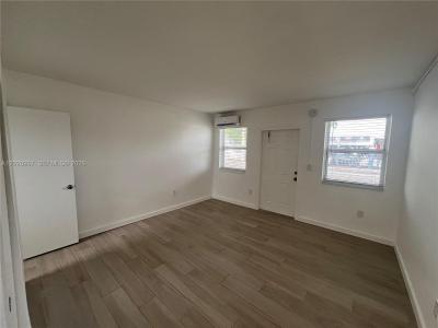 7035 NE 4th Ct 3, Miami, フロリダ 33138, アメリカ合衆国