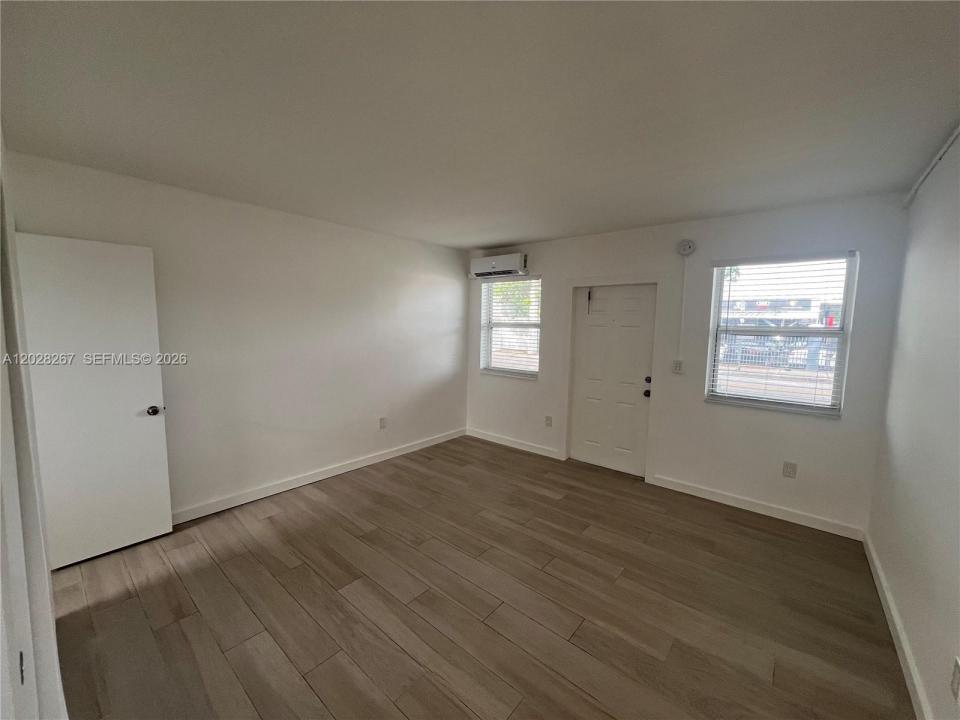 7035 NE 4th Ct 3, Miami, Floride 33138, États-Unis